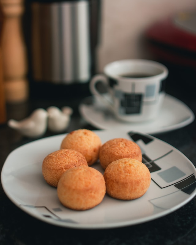 porção de pães de queijo